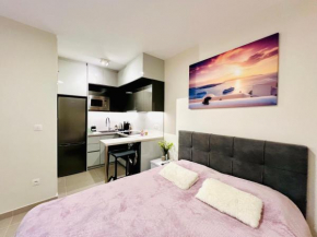Modern studio in Elliniko 5 mins from metro